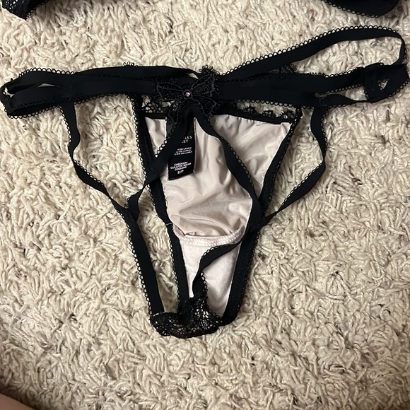 New no tags Victoria’s Secret matching bra and panty set - Picture 4 of 7